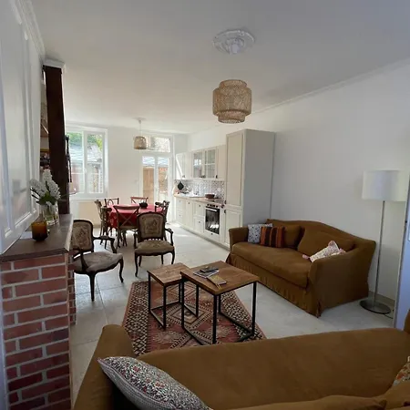 Ferienhaus Town House With Garden